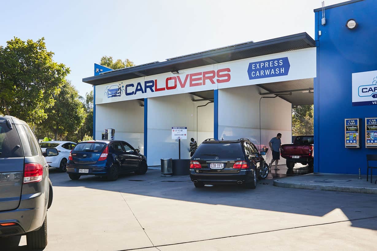 Cars standing in a queue at the Car Lovers Express car wash